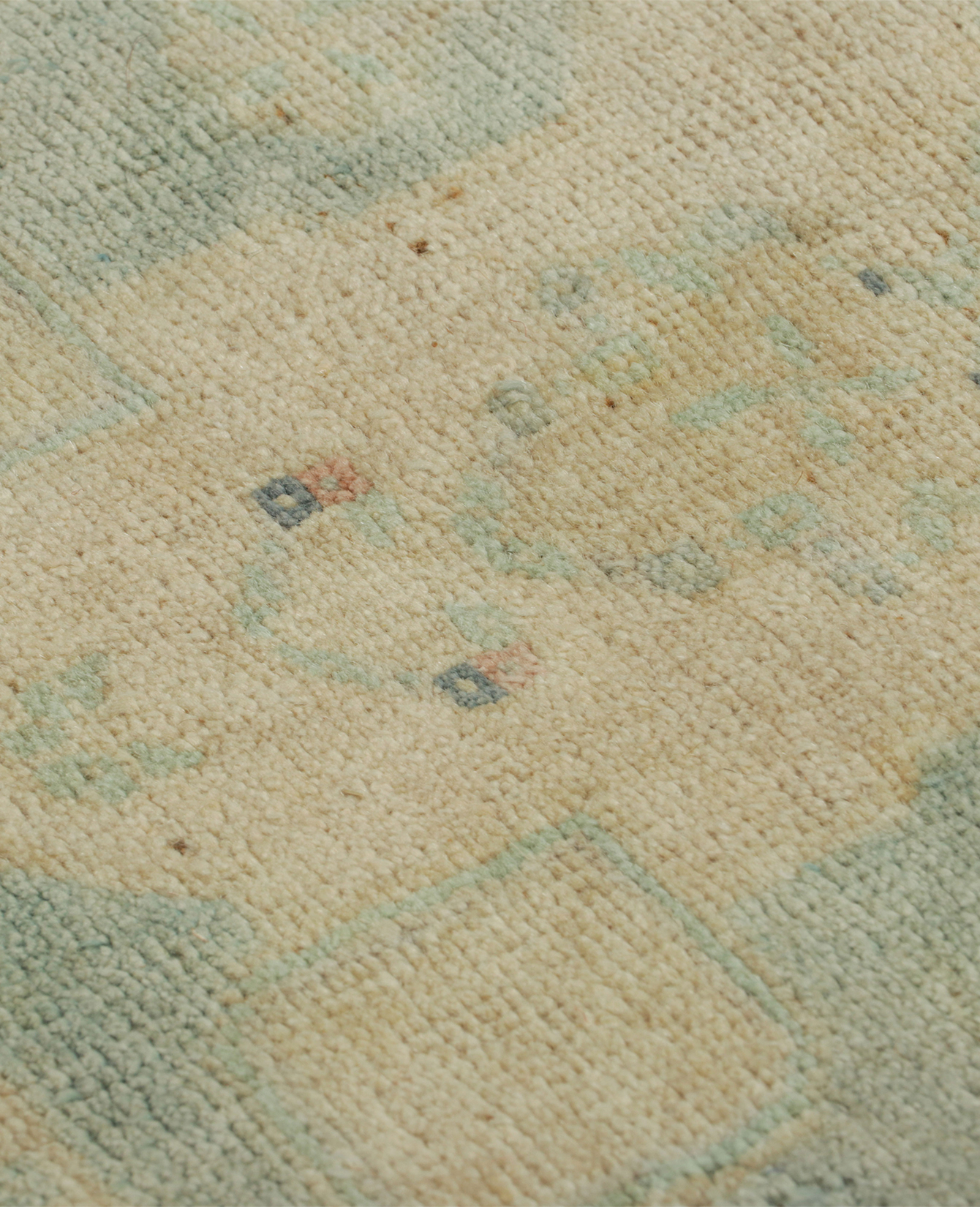 Vintage Country Rug - Green and Cream Floral Medallion from Turkey made of Wool