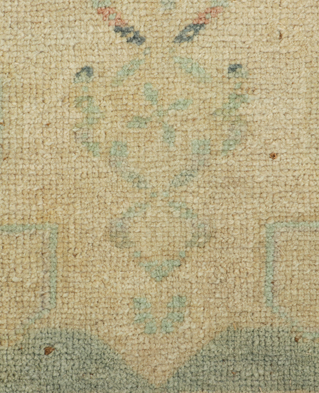 Vintage Country Rug - Green and Cream Floral Medallion from Turkey made of Wool