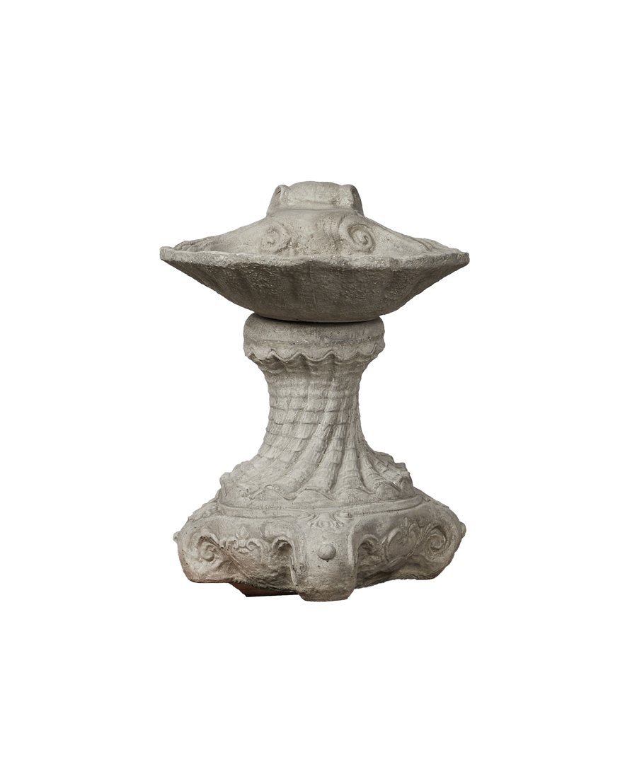 Reproduction Cast Shell Bird Bath from Domestic made of Cement