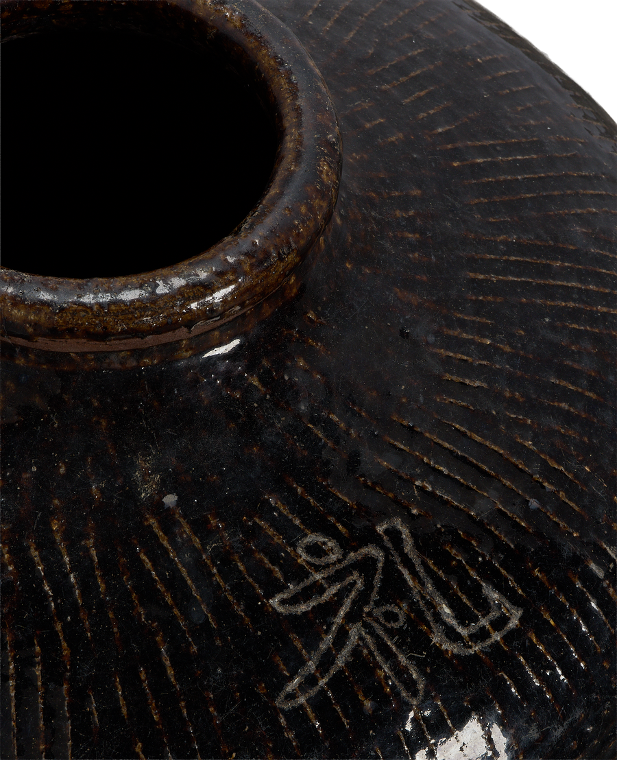 Close-up of vintage Chinese Willow jar's textured ceramic and top rim.