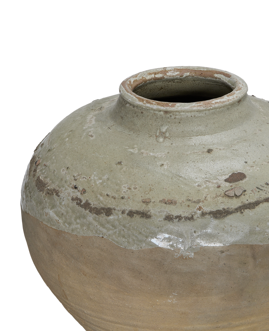 Vintage Chinese amber jar, close-up of textured rim and two-tone glaze.