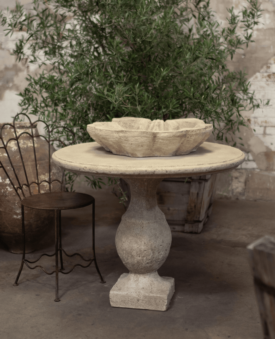 Reproduction Cast Round Bistro Table from Domestic made of Cement