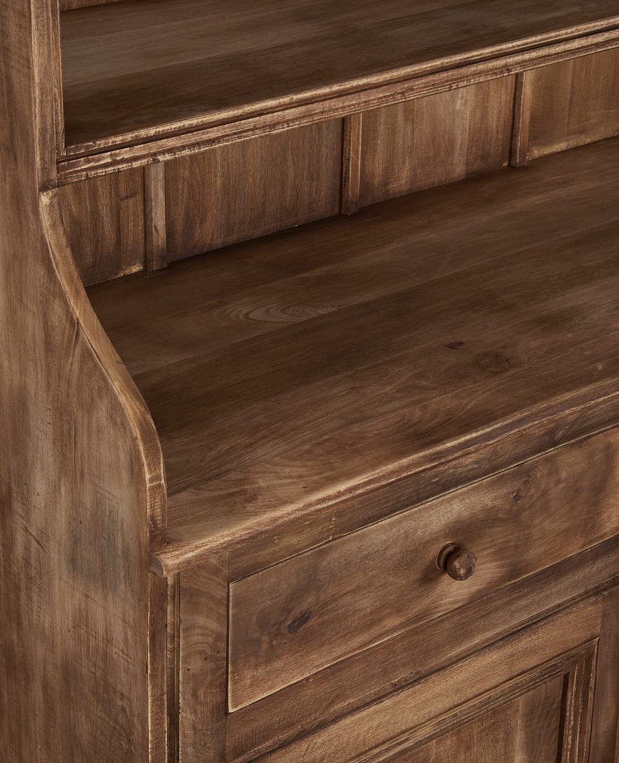 Maisonette Hutch