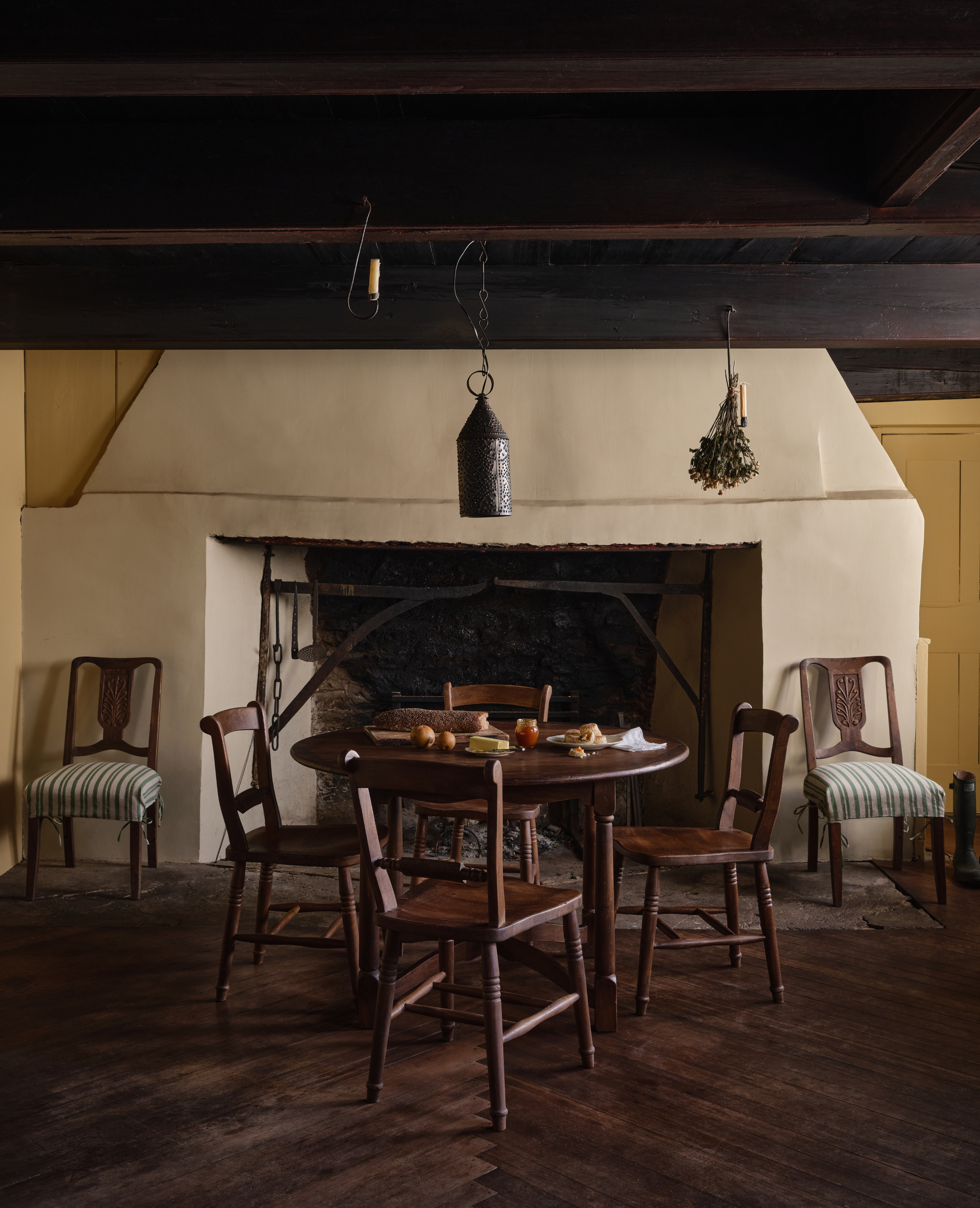 Bilbury Round Dining Table