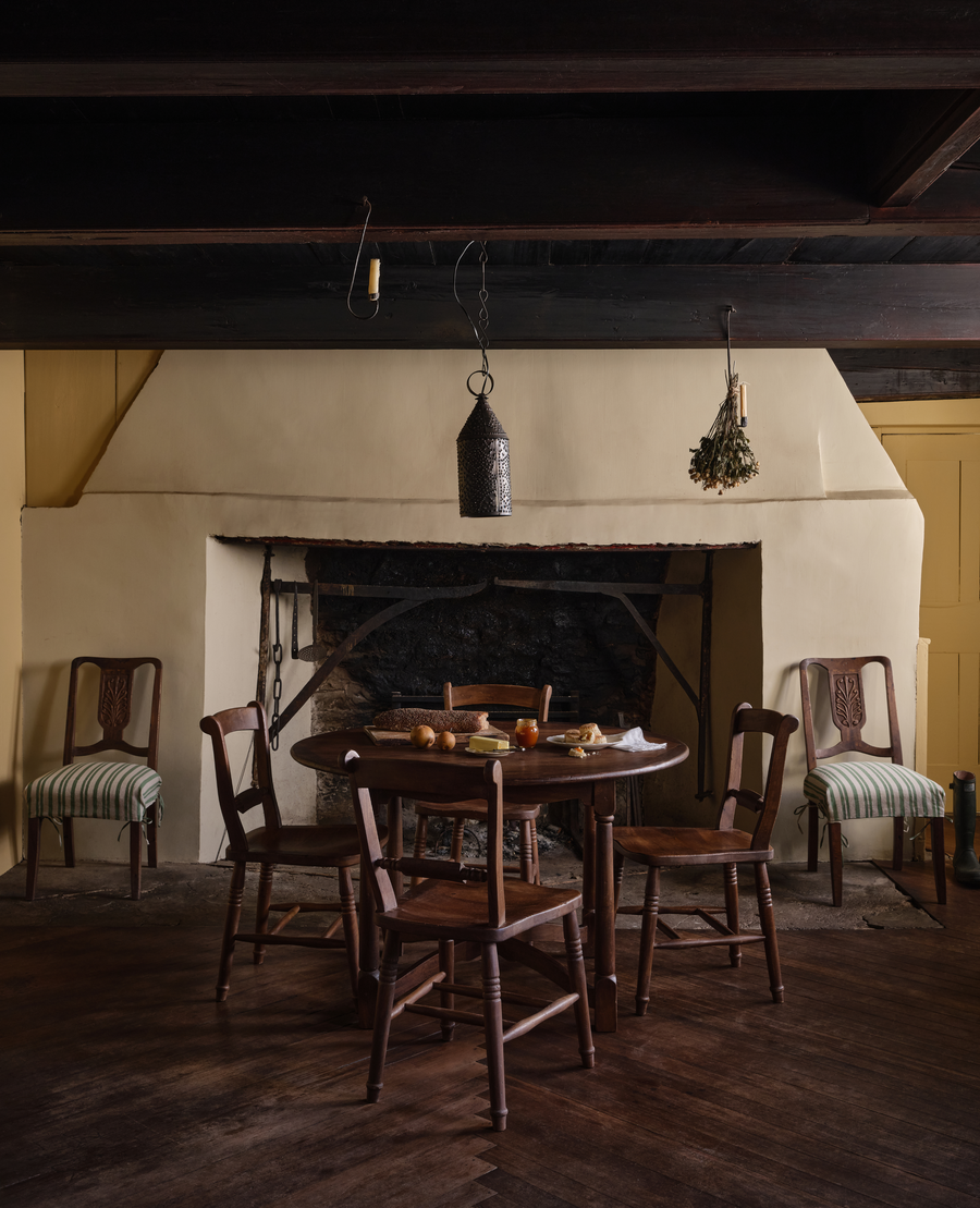 Bilbury Round Dining Table