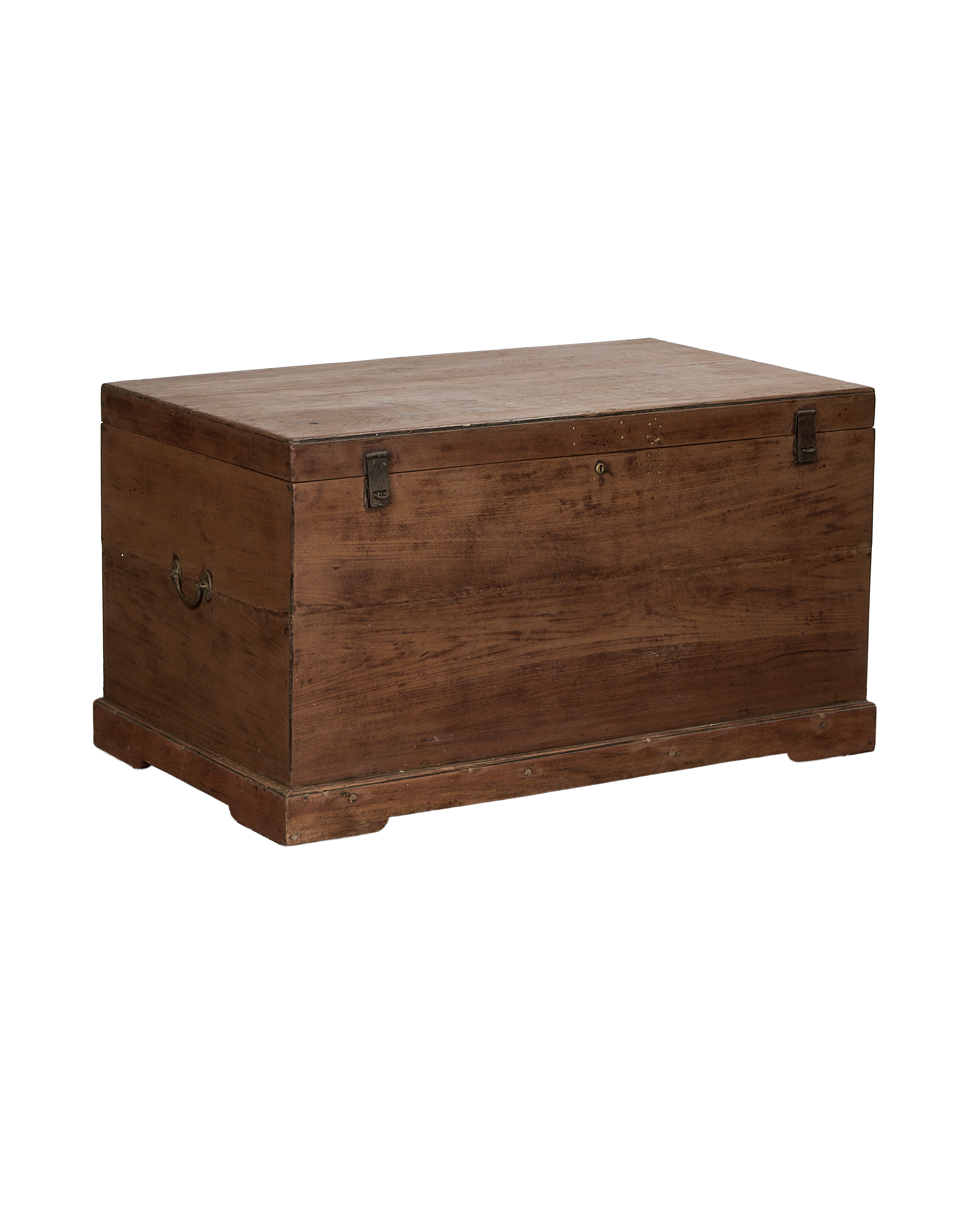 Vintage Indian oak wood chest, natural finish, featuring hardware latch and handles.