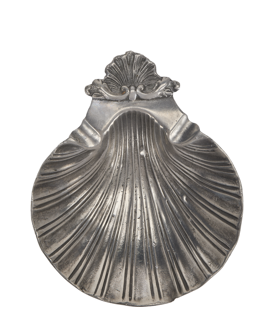Vintage French oak shell vide poche, intricate details of scallops and ornate top edge.