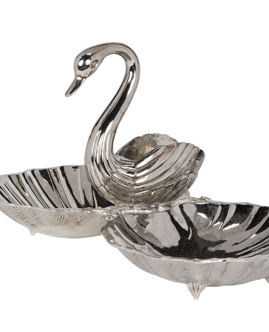 Vintage silver swan and shell vide poche, showing the textured details.