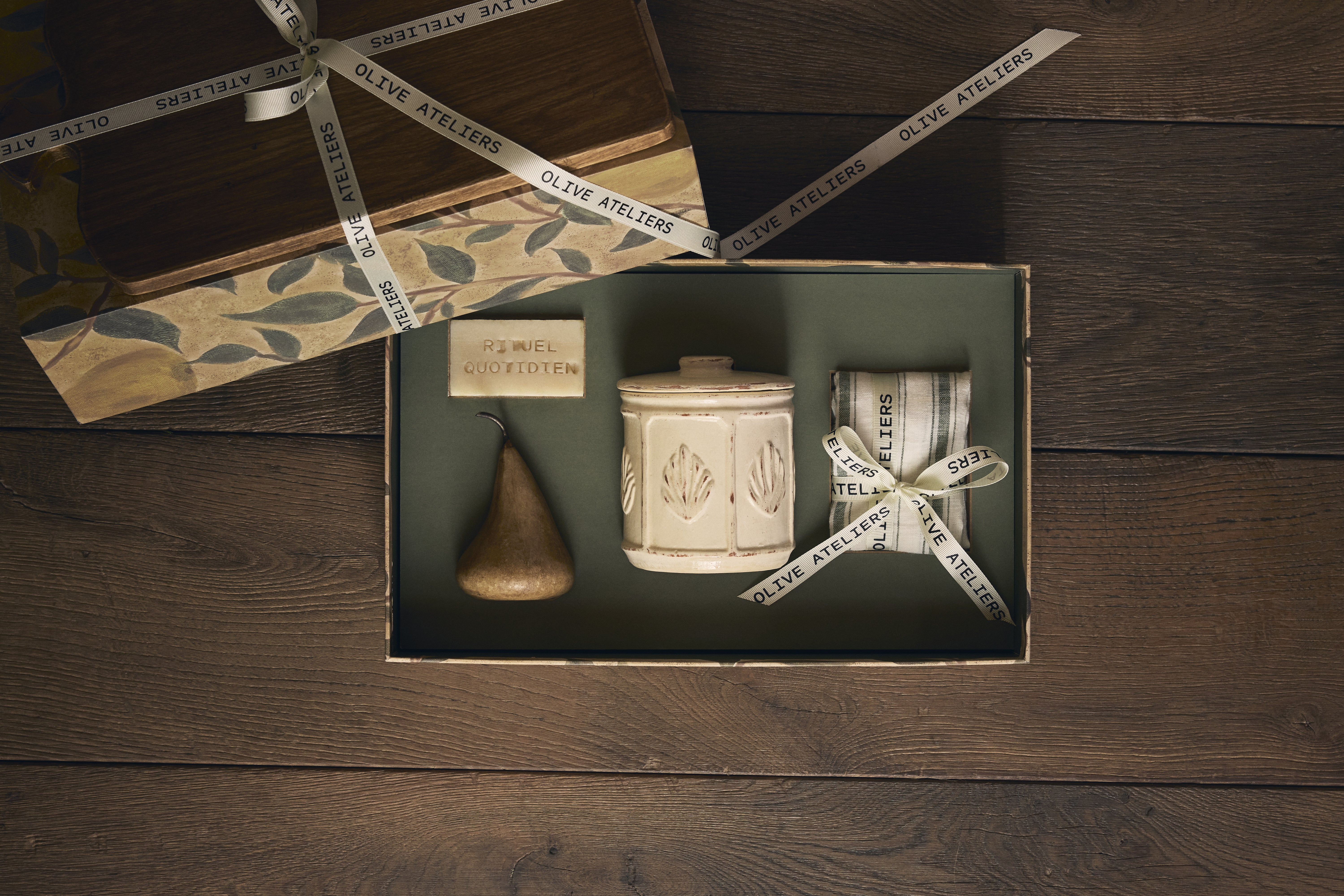 La Curieuse Holiday Gift Set