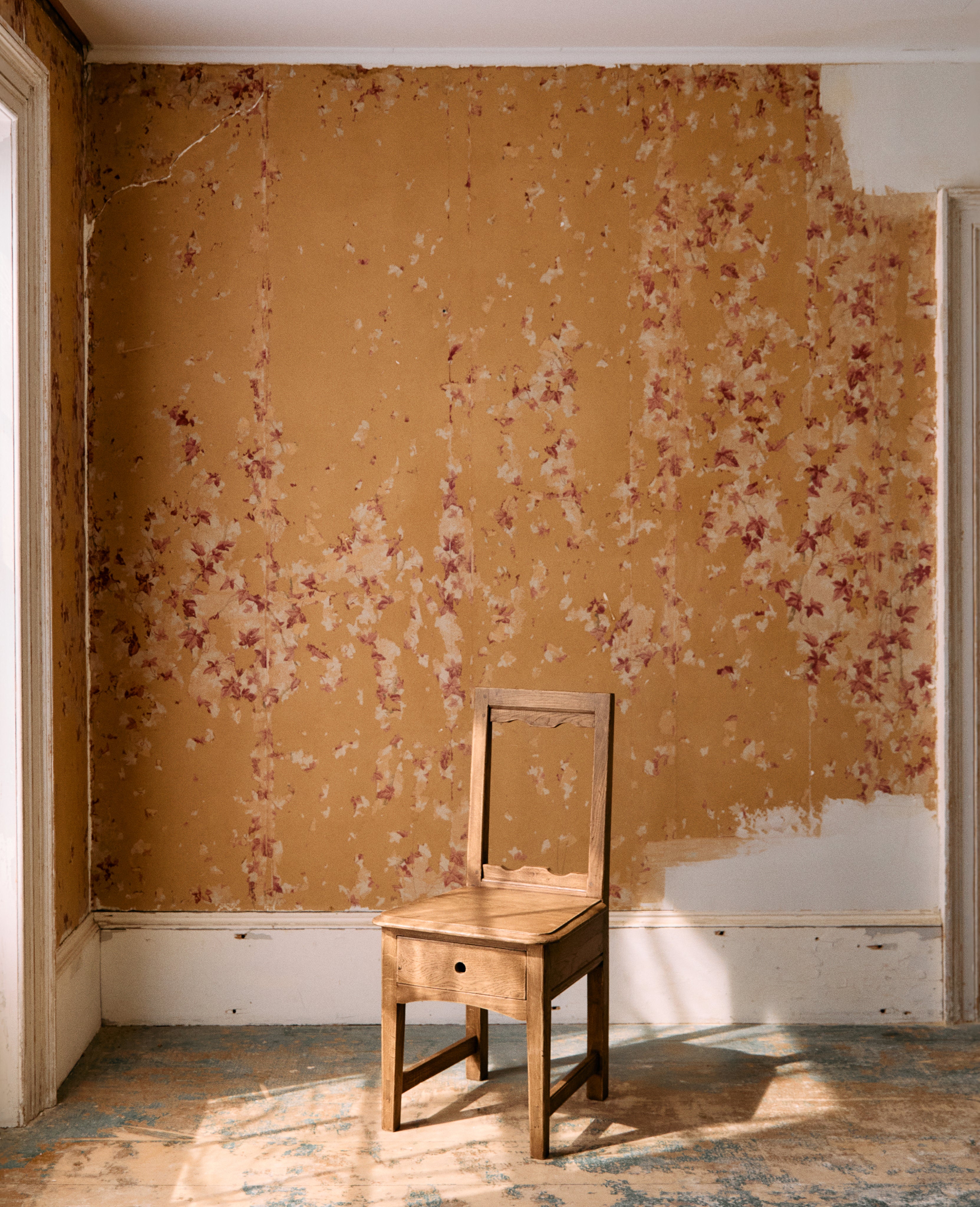 Tiroir Side Chair